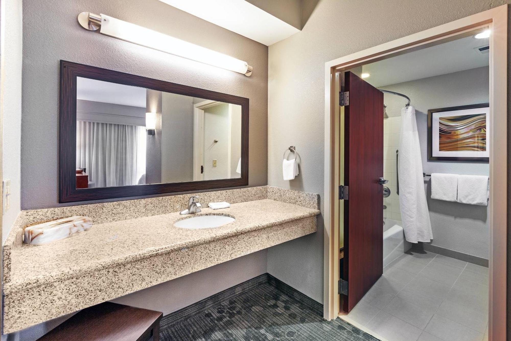 Courtyard By Marriott Tulsa Woodland Hills Hotel Luaran gambar